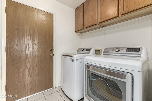 7926 W SHANGRI LA Road, Peoria, AZ 85345