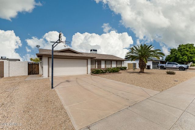 7926 W SHANGRI LA Road, Peoria, AZ 85345