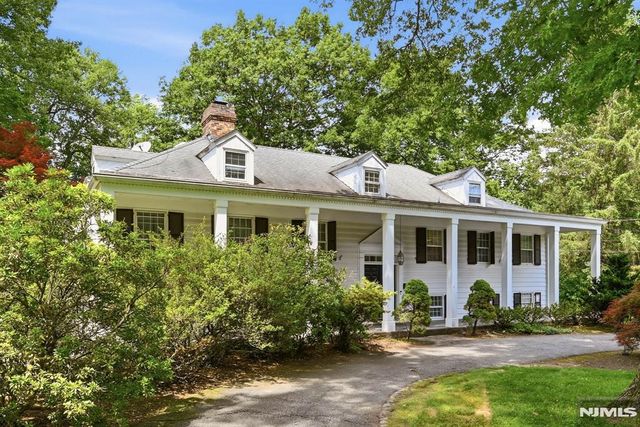 376 Lakeview Drive, Wyckoff, NJ 07481