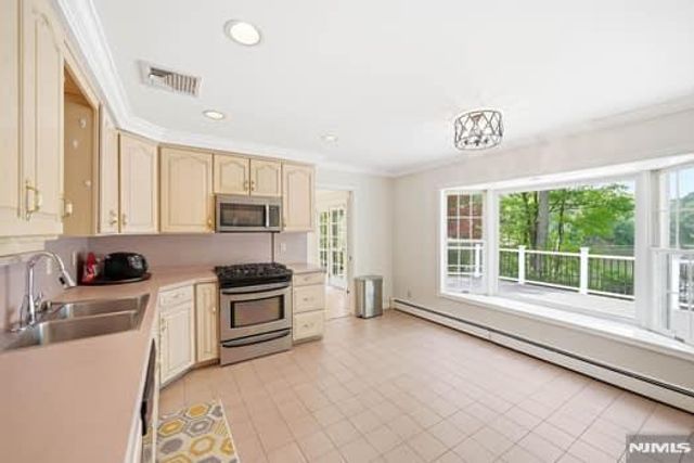 376 Lakeview Drive, Wyckoff, NJ 07481