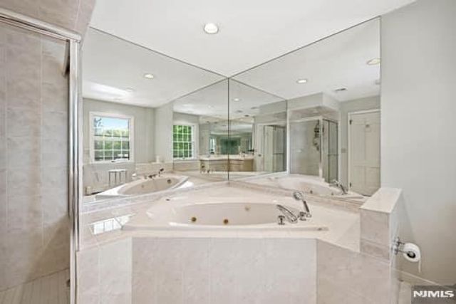 376 Lakeview Drive, Wyckoff, NJ 07481