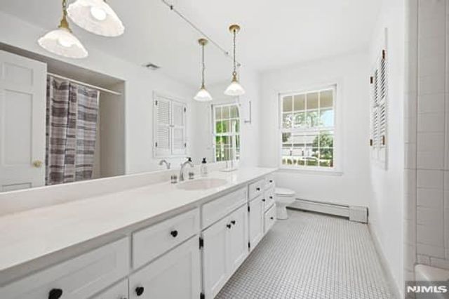 376 Lakeview Drive, Wyckoff, NJ 07481