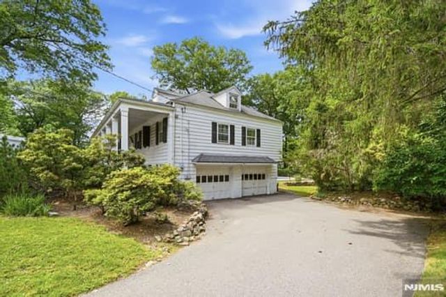 376 Lakeview Drive, Wyckoff, NJ 07481