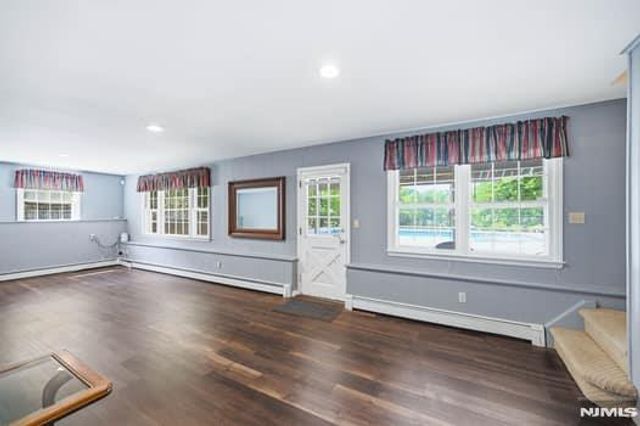 376 Lakeview Drive, Wyckoff, NJ 07481