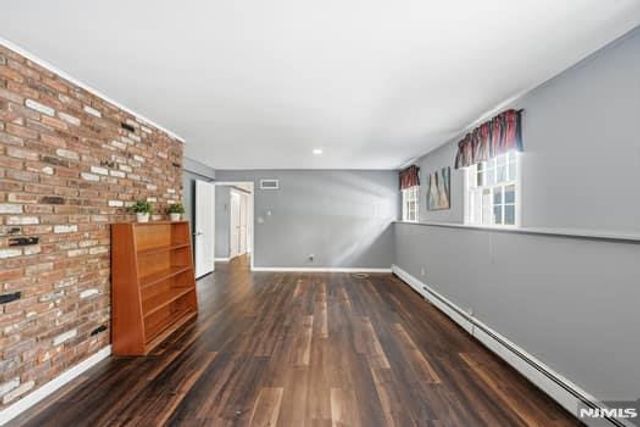 376 Lakeview Drive, Wyckoff, NJ 07481