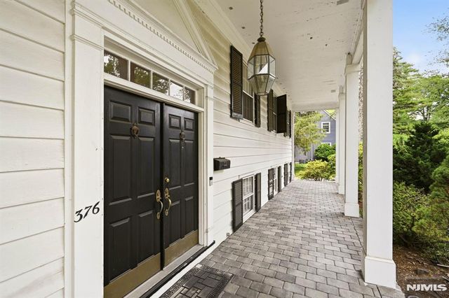 376 Lakeview Drive, Wyckoff, NJ 07481
