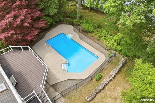 376 Lakeview Drive, Wyckoff, NJ 07481