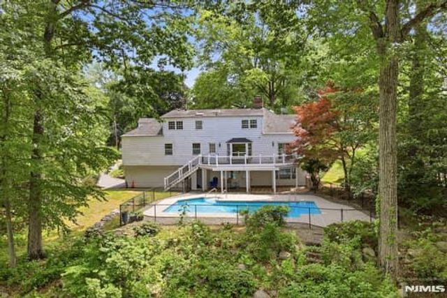 376 Lakeview Drive, Wyckoff, NJ 07481