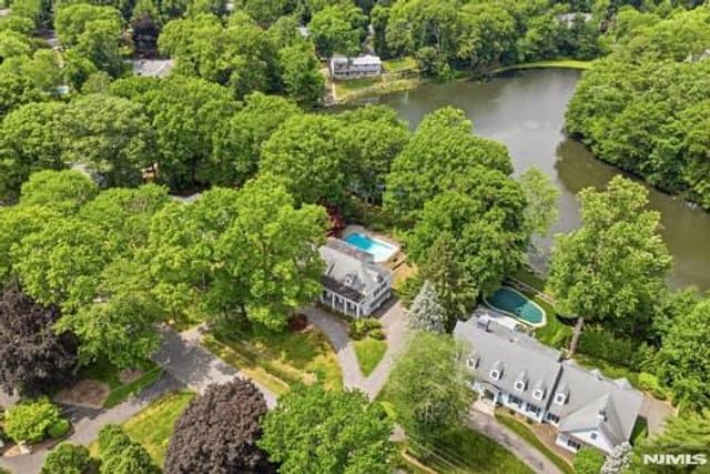376 Lakeview Drive, Wyckoff, NJ 07481