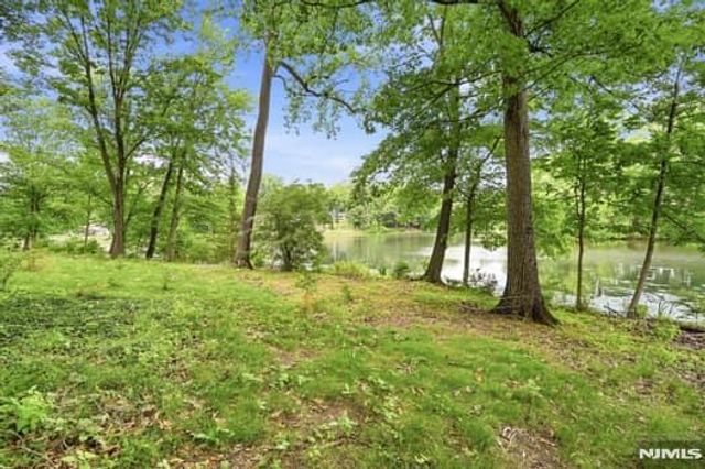 376 Lakeview Drive, Wyckoff, NJ 07481
