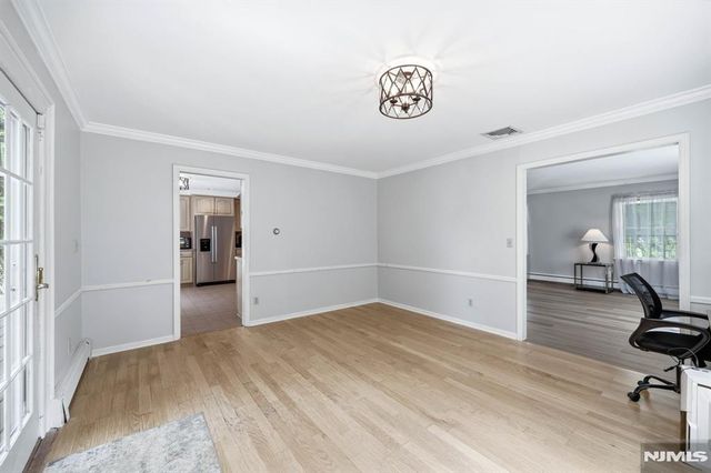 376 Lakeview Drive, Wyckoff, NJ 07481