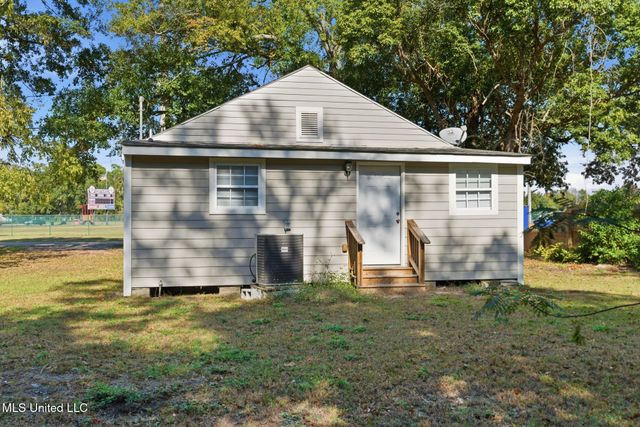 520 Bookter Street, Bay Saint Louis, MS 39520