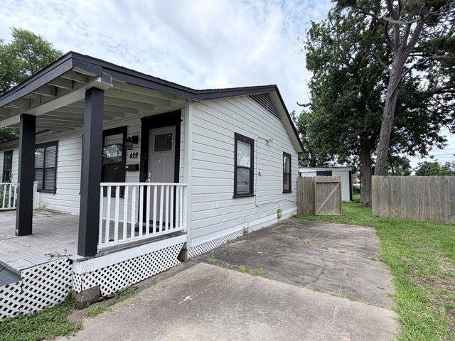 428 Azalea Street, Lake Jackson, TX 77566