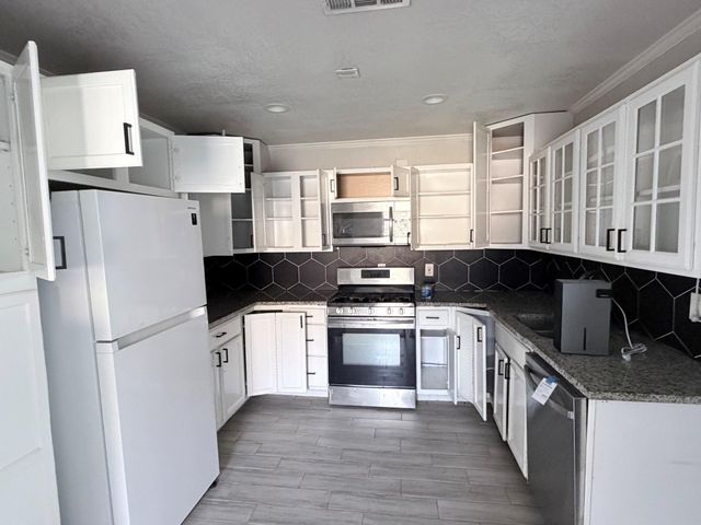 428 Azalea Street, Lake Jackson, TX 77566