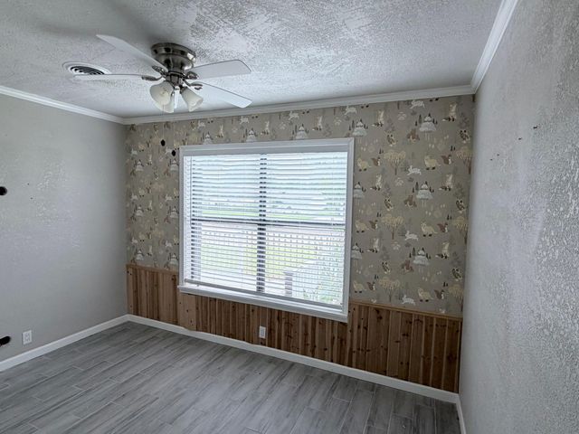 428 Azalea Street, Lake Jackson, TX 77566