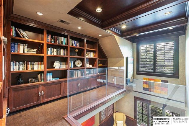 717 Hackberry Road, Omaha, NE 68132