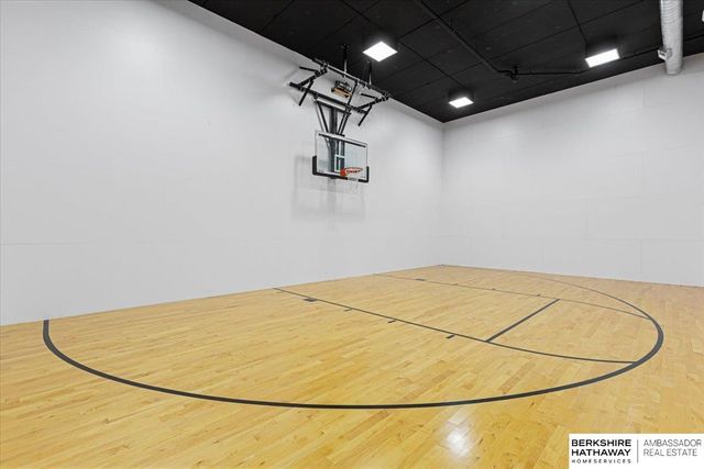 717 Hackberry Road, Omaha, NE 68132