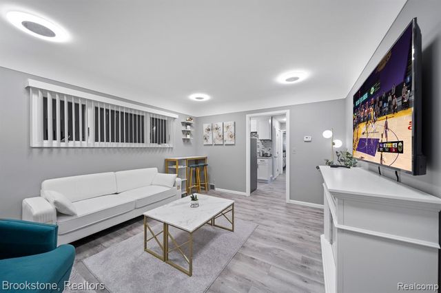 141 Ferndale Avenue, Rochester, MI 48307