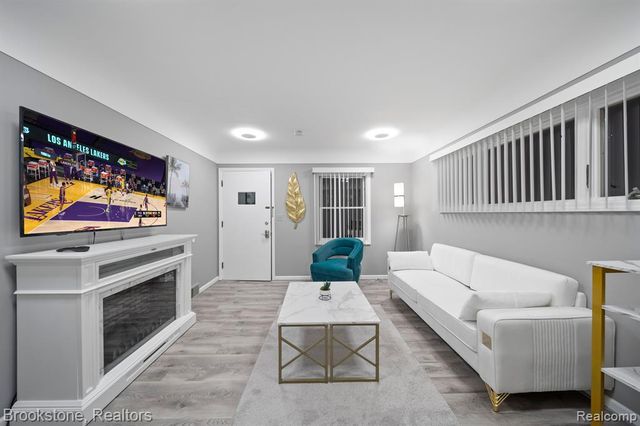 141 Ferndale Avenue, Rochester, MI 48307