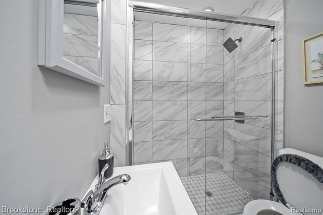 141 Ferndale Avenue, Rochester, MI 48307