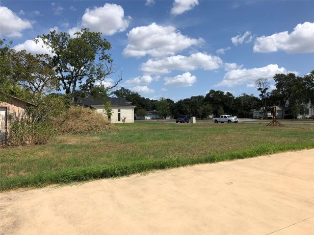 164 S Manse Ave, Giddings, TX 78942