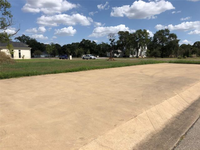 164 S Manse Ave, Giddings, TX 78942