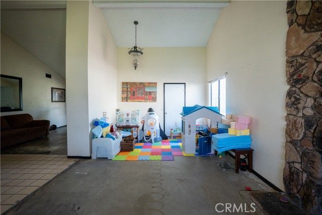 15168 Dakota, Victorville, CA 92394