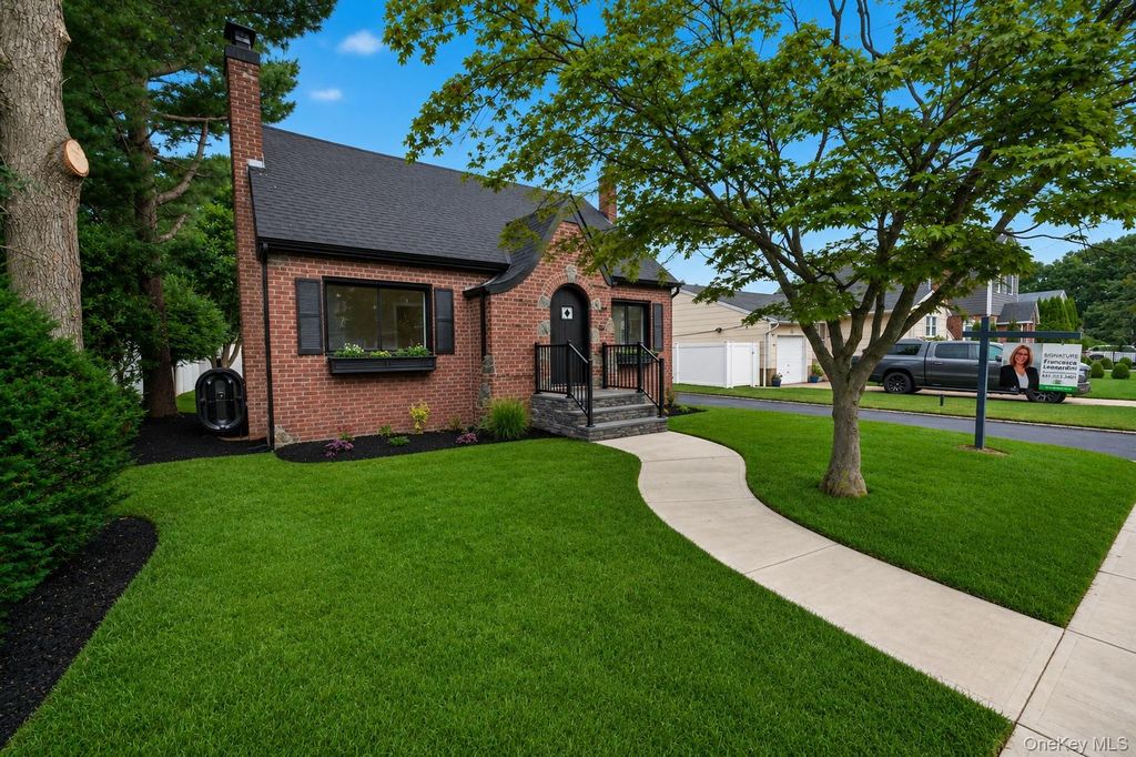 203 Massachusetts Avenue, Massapequa, NY 11758 — photo 3