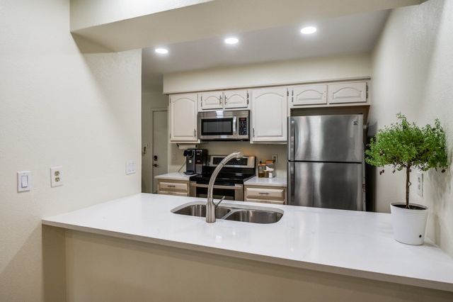 5100 Verde Valley Lane 158, Dallas, TX 75254