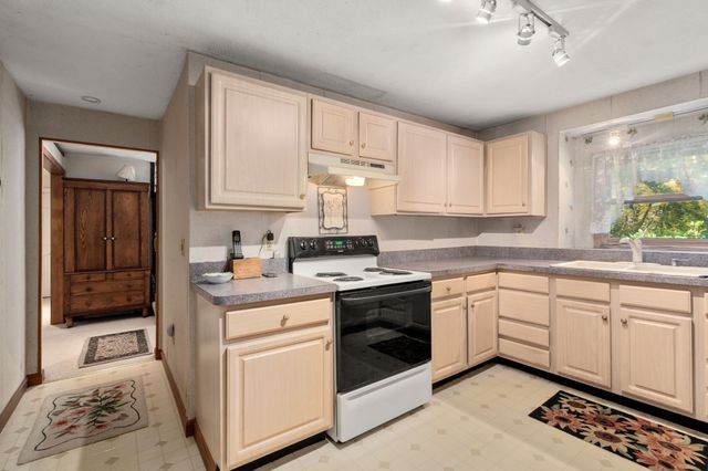 465 Greenwood St, Millbury, MA 01527