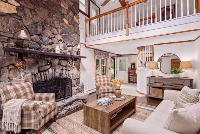 465 Greenwood St, Millbury, MA 01527