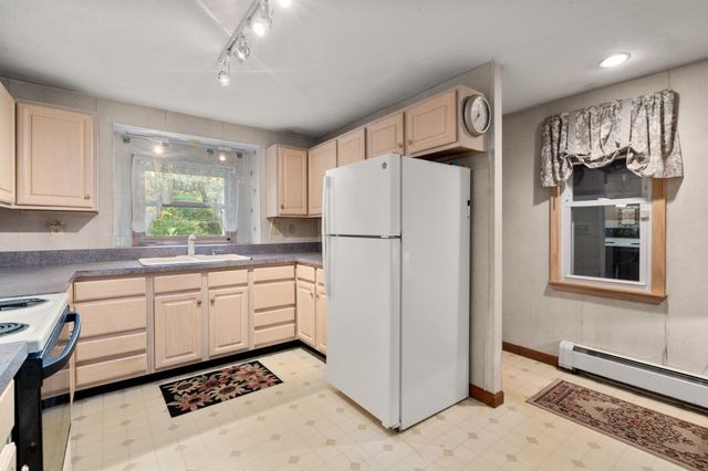 465 Greenwood St, Millbury, MA 01527