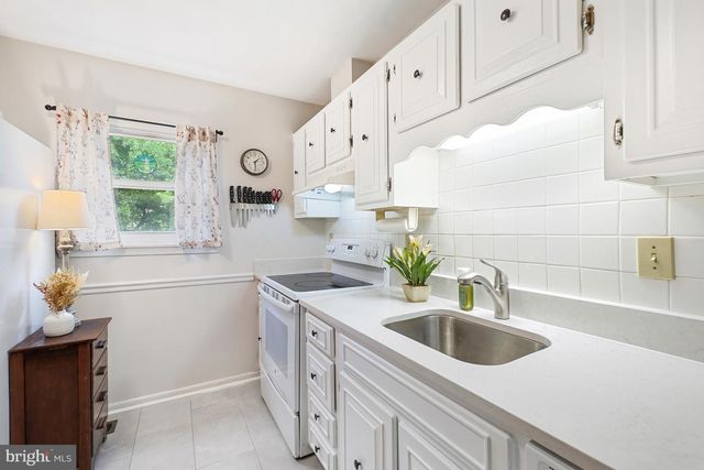 9203 LANDGREEN ST, Manassas, VA 20110