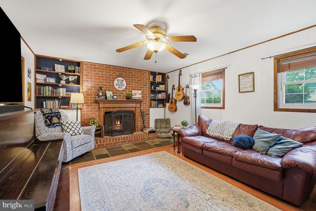 9203 LANDGREEN ST, Manassas, VA 20110