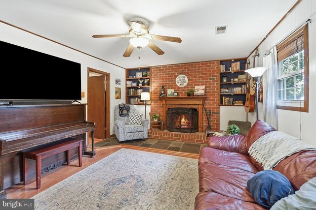 9203 LANDGREEN ST, Manassas, VA 20110