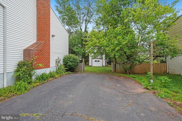 9203 LANDGREEN ST, Manassas, VA 20110