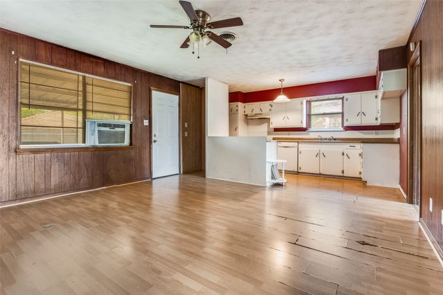 2406 Cliff Teen Court, Dallas, TX 75233