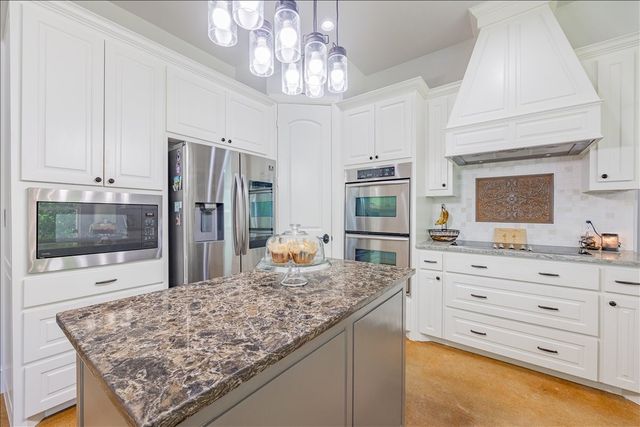 6500 Mountain Lake Parkway, Cross Roads, TX 76227