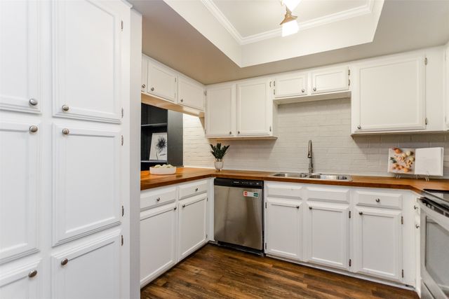 2706 Meadowstone Court, Carrollton, TX 75006