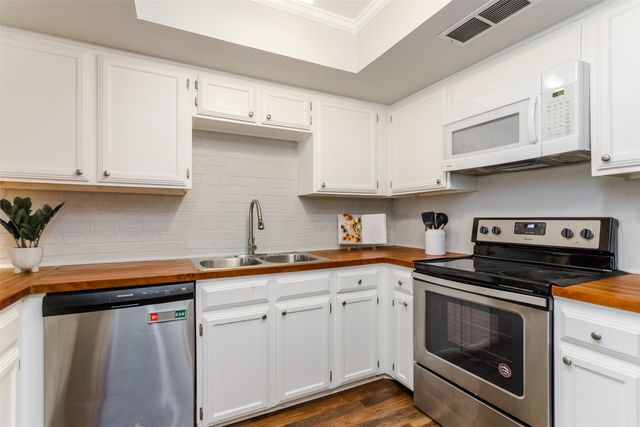 2706 Meadowstone Court, Carrollton, TX 75006