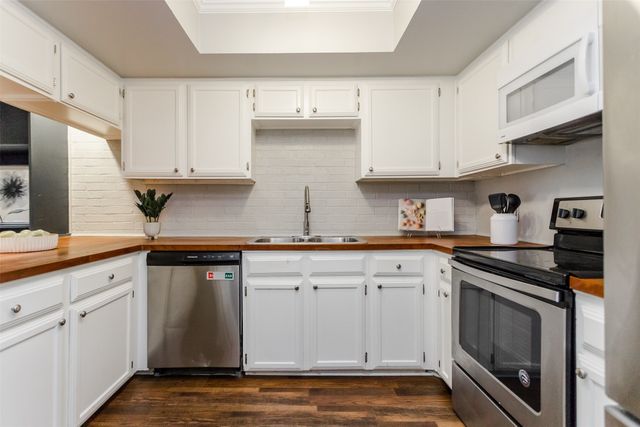 2706 Meadowstone Court, Carrollton, TX 75006