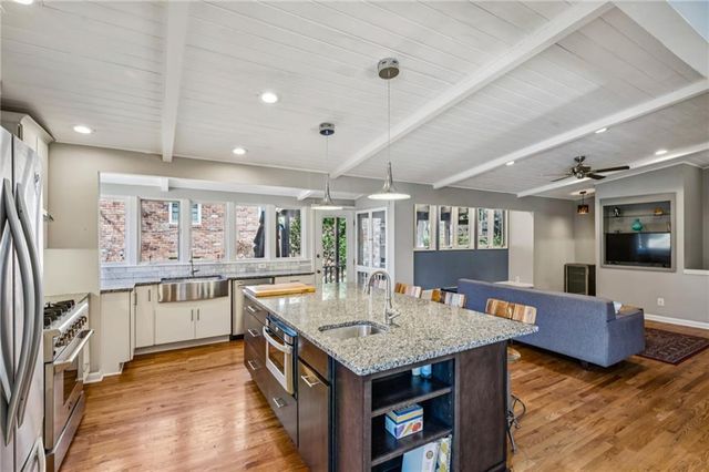 1121 Vistavia Circle, Decatur, GA 30033