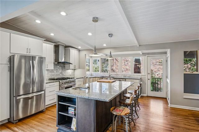 1121 Vistavia Circle, Decatur, GA 30033