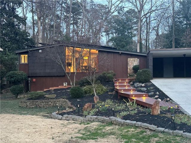 1121 Vistavia Circle, Decatur, GA 30033