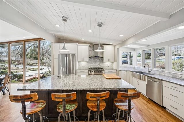 1121 Vistavia Circle, Decatur, GA 30033