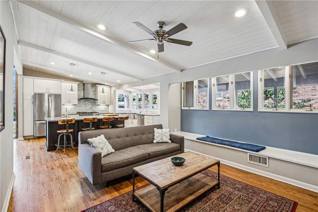 1121 Vistavia Circle, Decatur, GA 30033