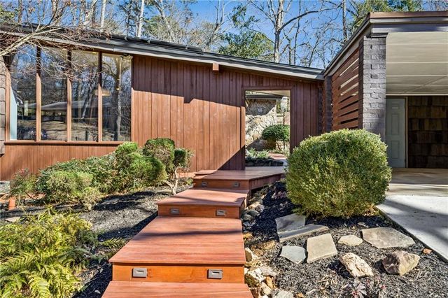 1121 Vistavia Circle, Decatur, GA 30033