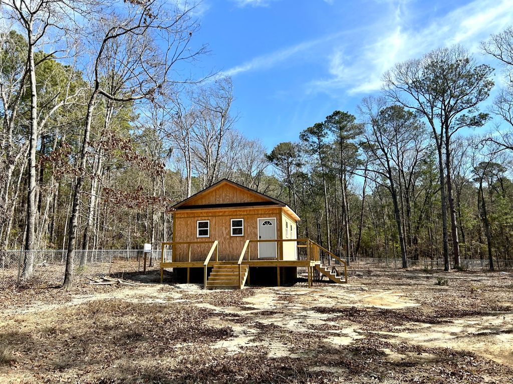 Image 1 of property listing at 1498 Stukes Road, Manning, SC 29102