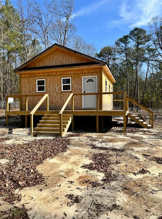 Image 5 of property listing at 1498 Stukes Road, Manning, SC 29102
