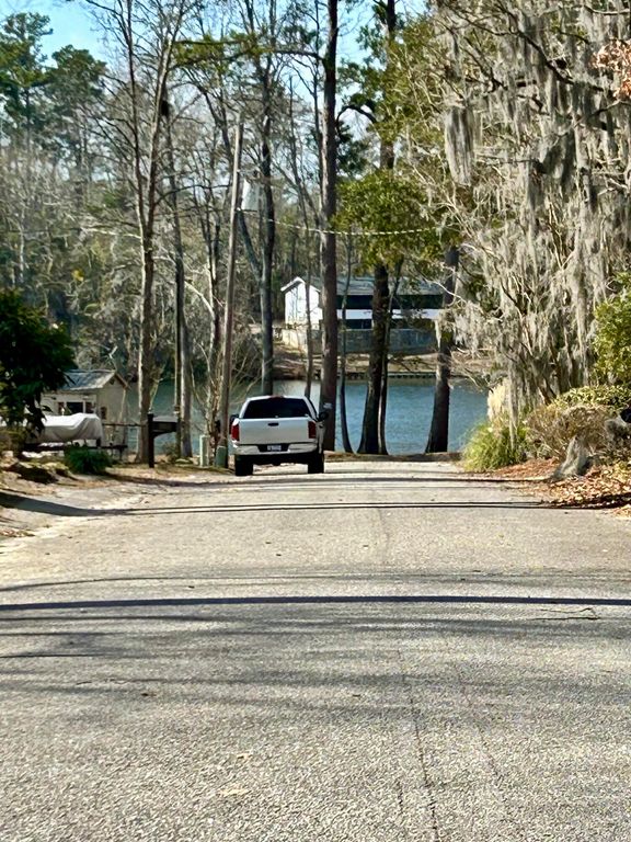 Image 8 of property listing at 1498 Stukes Road, Manning, SC 29102